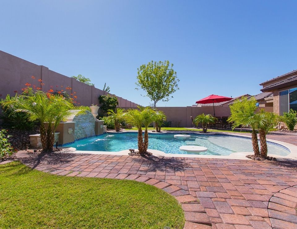 Phoenix AZ backyard pool, 5 Pros & Cons to having a Pool in Phoenix, Arizona (3)