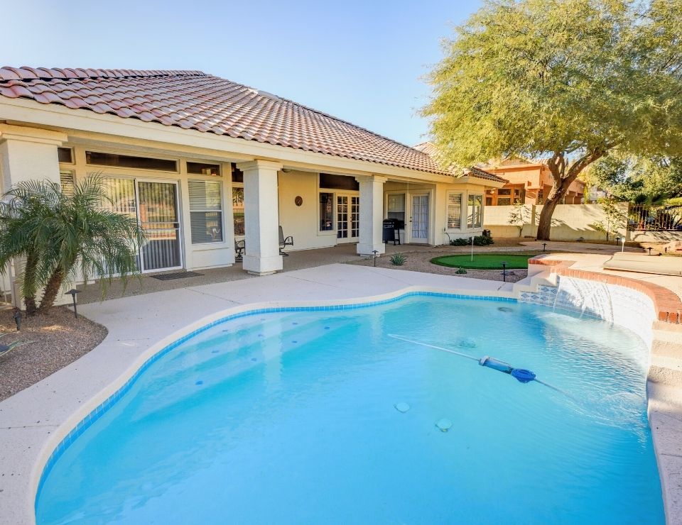 backyard pool in a Phoeniz Arizona home, 5 Pros & Cons to having a Pool in Phoenix, Arizona (4)