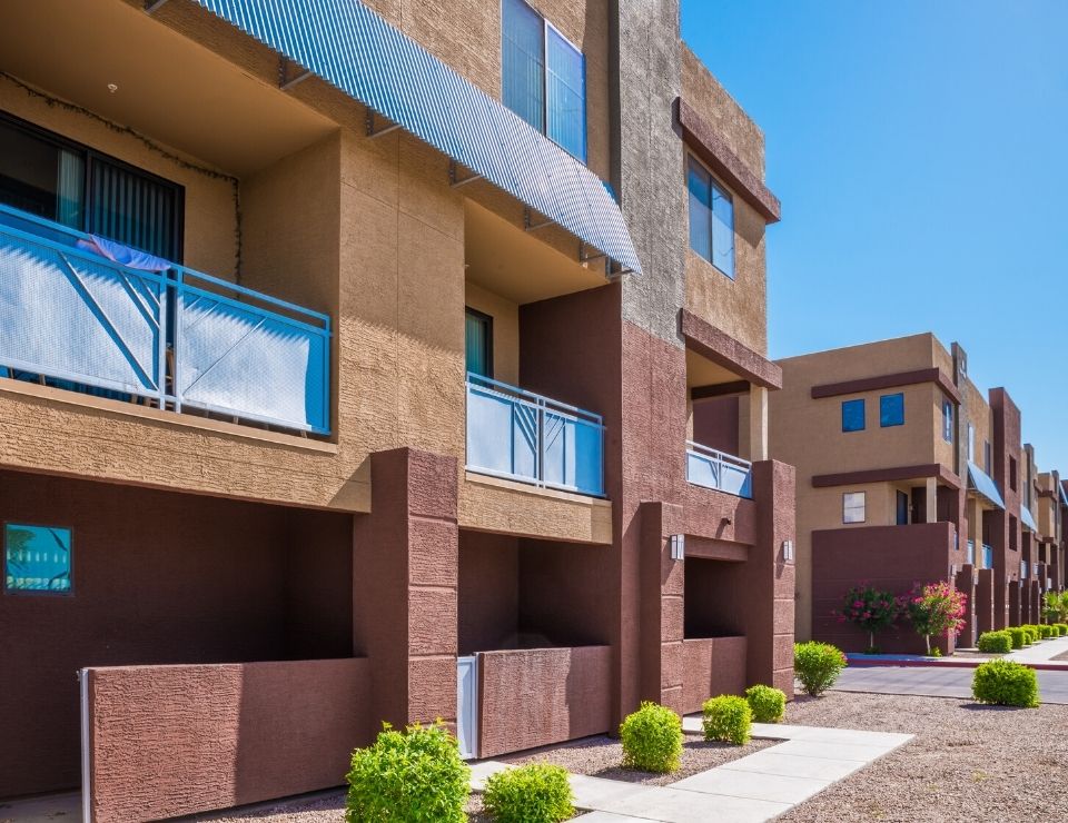 Phoenix Arizona apartment rental complex, Should you rent or buy a home in Phoenix AZ (3)