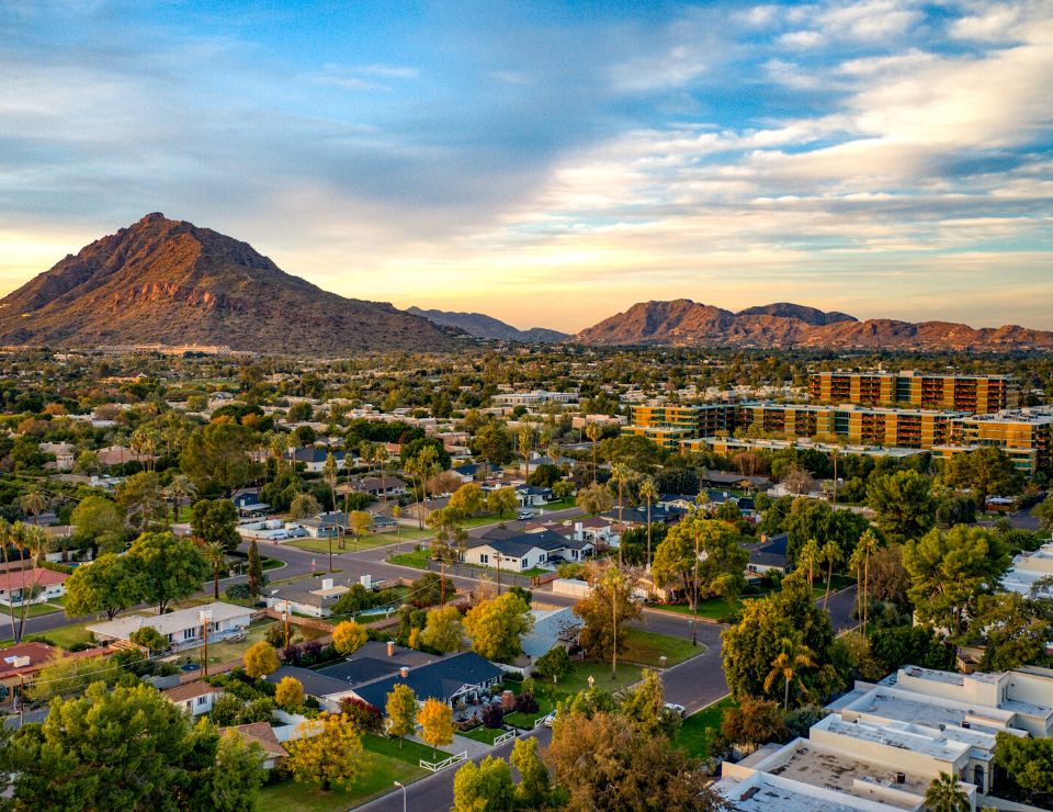 sunset view over Paradise Valley neighborhood of Phoenix, Paradise Valley vs Arcadia